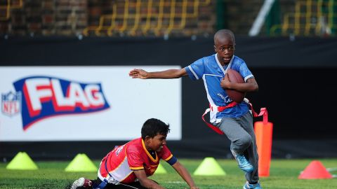 Jugar futbol americano de niño aumenta significativamente el riesgo de daño cerebral