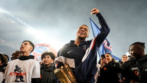 Kylian Mbappé fue homenajeado en París tras llegar a los 201 goles.