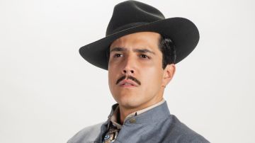 Mario Morán como Pedro Infante.