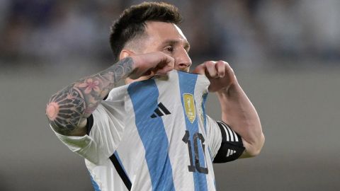 Messi celebra el gol 800 de su carrera.