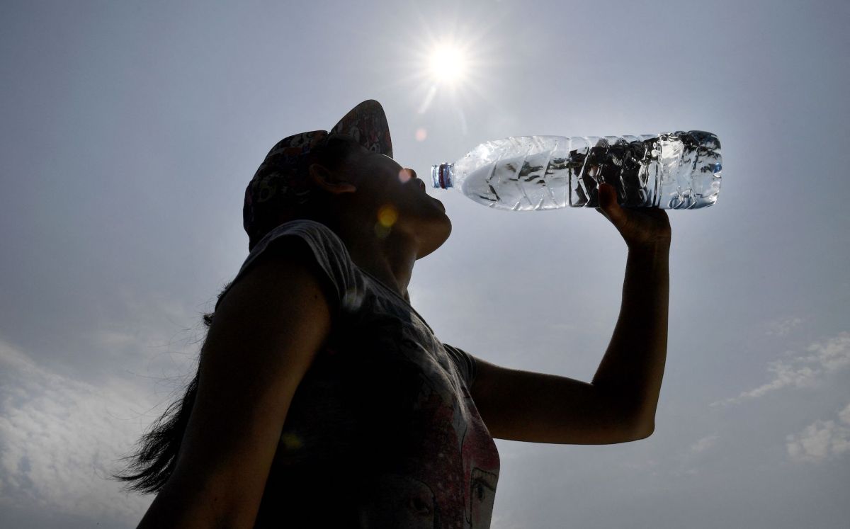 proporcionar agua potable a los cerca de 2,000 millones de personas que carecen de ella requeriría una inversión anual de menos de la mitad de los 270.000 millones de dólares que se gastan ahora cada año en agua embotellada. / Foto: AFP/Getty Images