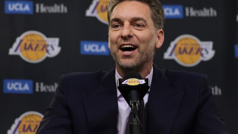 Pau Gasol en la conferencia de prensa luego del retiro de su camiseta con los Lakers.