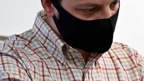 Abraham Bravo Segura tiene una orden de restricción para no acercarse a su víctima