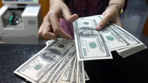 El dólar gana ligeramente ante el peso mexicano.