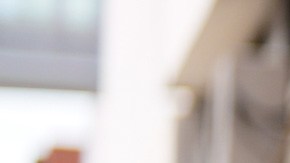 Activistas protestan la muerte del inmigrante y piden mejores condiciones para los detenidos.