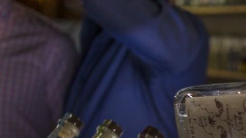 Pruebas de ADN identifican qué tipo de gusano es el que se encuentra en las botellas de mezcal