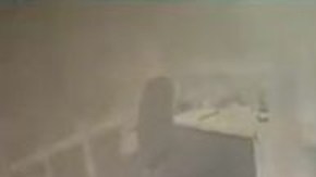 Captura del video de cámaras de seguridad del centro de detención de inmigrantes en Ciudad Juárez.