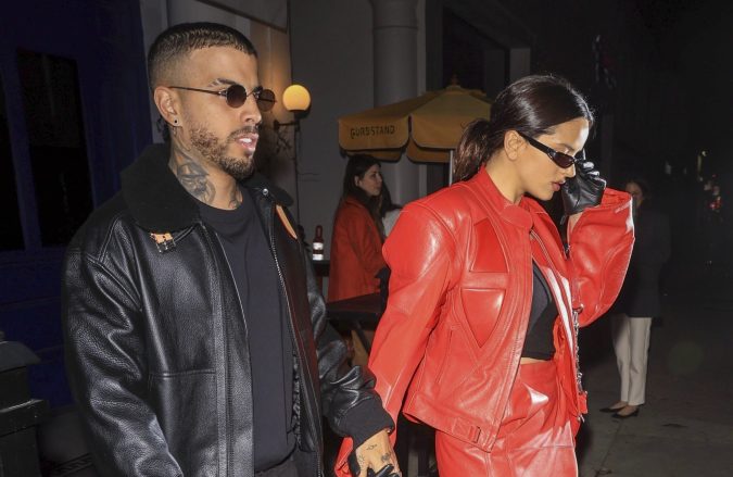 Rauw Alejandro y Rosalía en una salida romántica cenar en Los Ángeles.
