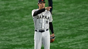 Shohei Ohtani defendiendo los colores de Japón en el Clásico Mundial.
