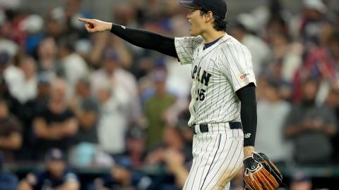 Shohei Ohtani lanzando la final del Clásico Mundial.