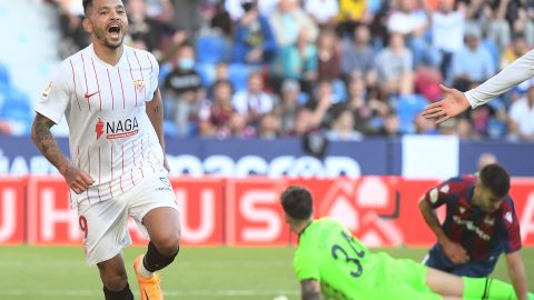 Tecatito Corona sigue su preparación para volver a las canchas.