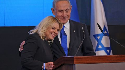 Visita de esposa del primer ministro de Israel al salón de belleza termina en operativo