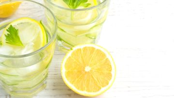 Tomar un poco de agua de limón cada día dará grandes beneficios a tu salud