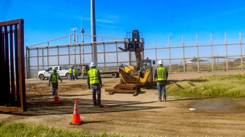 Reinician construcción del muro de Trump.