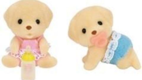 Imagen de dos muñecos de la marca Calico Critters.
