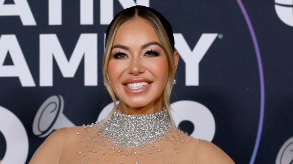 En video, Chiquis Rivera se desviste para mostrar su ceñido bodysuit