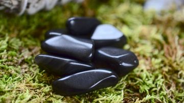 Cristales como la obsidiana negra son perfectos para la energía de Aries.