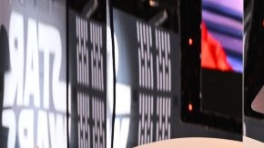 Imagen del logotipo de Disney reflejado en un espejo.