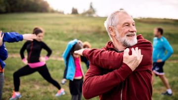 5 actividades físicas que no debes evitar si tienes más de 50 años