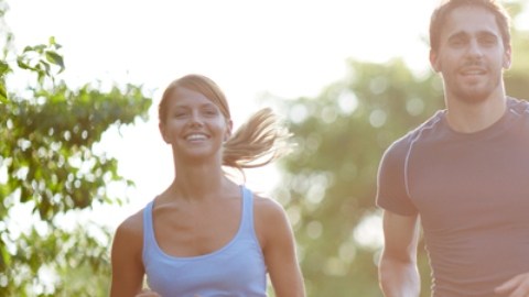 Correr mucho puede envejecer tu rostro más rápido, según un cirujano plástico