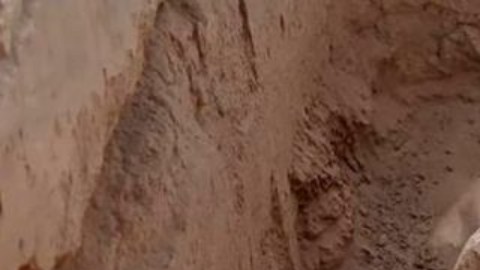 La esfinge de piedra caliza tiene una "cara sonriente y dos hoyuelos".