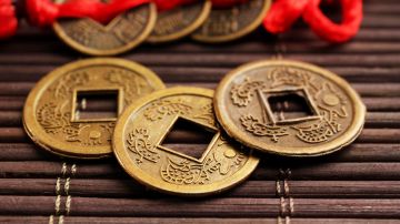Las monedas chinas de la suerte son amuletos poderosos en el Feng Shui.