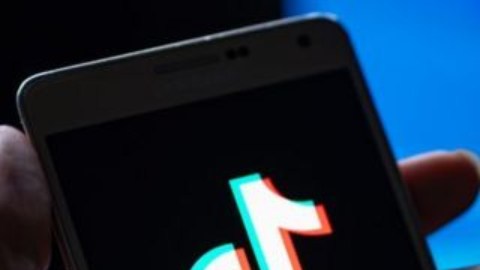 Muchos pa'ises han prohibido a empleados de gobierno instalar TikTok.