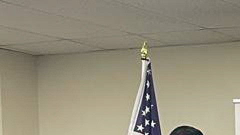 Al micrófono el presidente de los demócratas en el Congreso, Hakeem Jeffries.