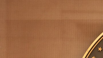 Imagen del sello de la Reserva Federal forjado en metal.