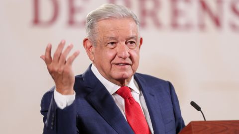 AMLO culpa a la DEA de filtrar viajes de lujo de la familia del titular del Ejército mexicano