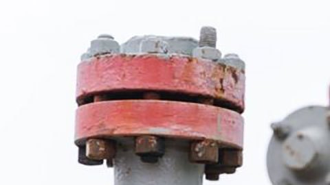 Suben los precios del petróleo tras el inesperado anuncio de algunos países de recortar la producción de crudo