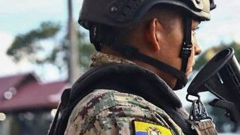 La polémica por el permiso para portar armas en Ecuador: “Significa volver casi a la ley del talión y al lejano oeste americano”