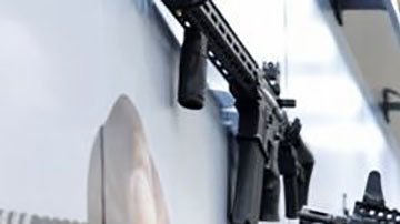 Cómo el rifle de tipo militar AR-15 se convirtió en "el arma nacional de EE.UU." y el usado en los tiroteos masivos más graves