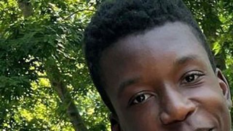 "Mi hijo recibió dos balas en su cuerpo en lugar del abrazo de sus hermanos por llamar a la puerta equivocada"