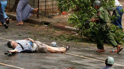 La cámara hallada con los últimos momentos de Kenji Nagai, el periodista cuyo asesinato quedó reflejado en una foto que ganó el Pulitzer