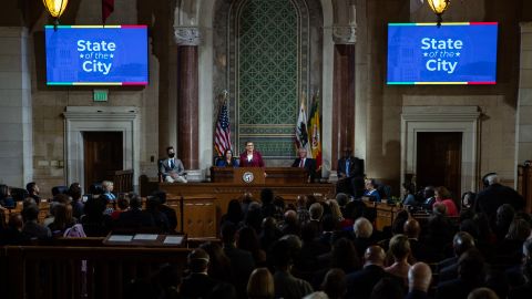 Alcaldesa Karen Bass en su primer informe de gobierno.