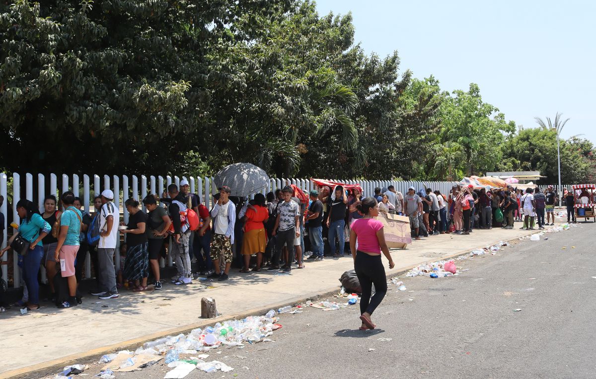 Miles de migrantes de distintos países llegaron a Tapachula, en Chiapas, para pedir lo permisos y transitar hacia EE.UU. 
