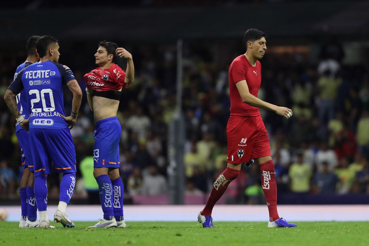 Paró el balón con las manos en la mitad de la cancha y lo expulsaron:  Esteban Andrada no tuvo suerte contra las Águilas del América - La Opinión