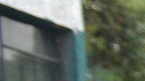 Inmigrantes en Ciudad México esperan para ser trasladados a un albergue en la alcaldía de Tláhuac.