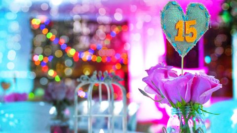 5 ideas para decorar los centros de mesa de una fiesta de quinceañera