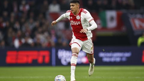 Edson Álvarez, figura del Ajax de Amsterdam de Países Bajos.