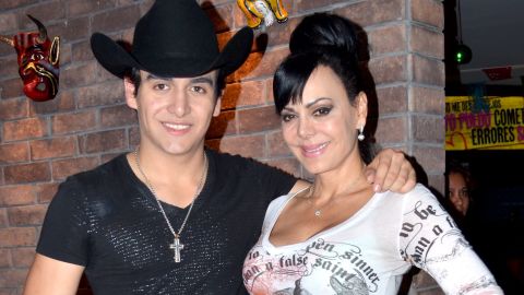 Julián Figueroa tuvo enorme detalle con la Mamá de Christian Nodal | Mezcalent.