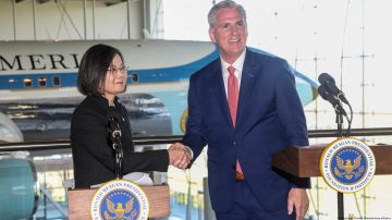 China promete respuesta "firme" tras reunión entre Tsai y McCarthy en EE.UU.