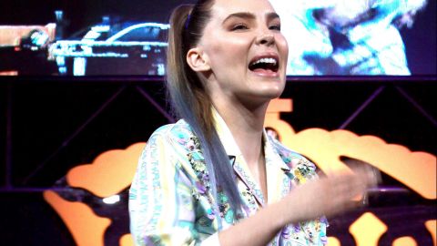 Belinda presume su acento español | Mezcalent.