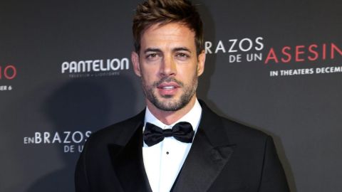 William Levy felicita a Elizabeth Gutiérrez.