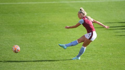 Alisha Lehmann, futbolista suiza del Aston Villa.