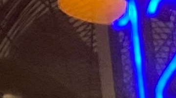 Cristalazo y robo al restaurante Ray's Bby en Huntington Park. (Cortesía)