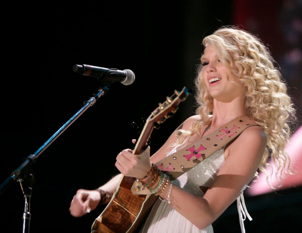 NASHVILLE - JUNE 10:  performs at the CMA Music Festival on Sunday, June 10, 2007 in Nashville, Tennessee. (Photo by Rusty Russell/Getty Images)