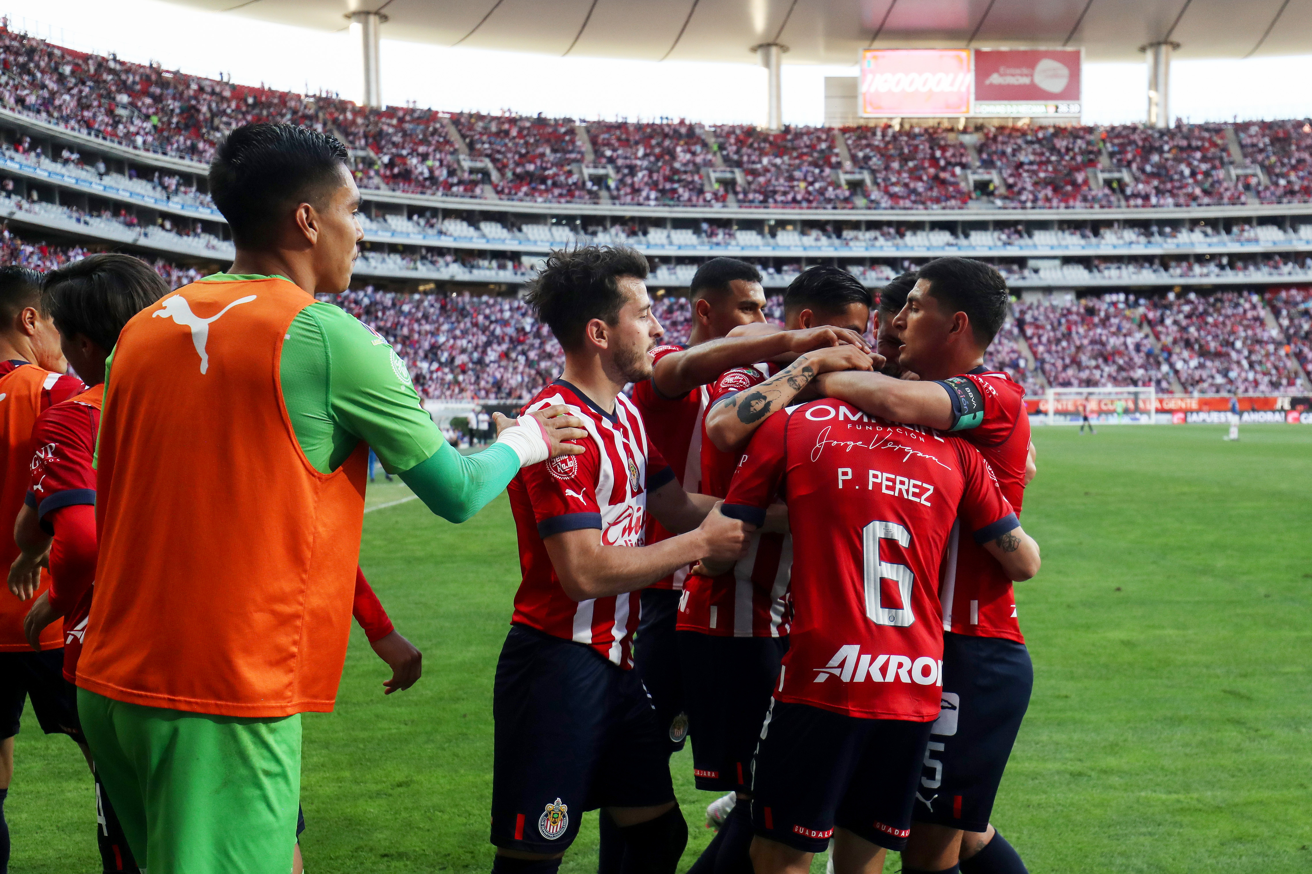 Chivas Retoma El Camino De La Victoria Ante El Necaxa Y Los Memes ...