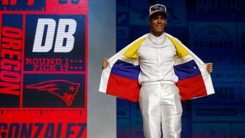 Christian González, de origen colombiano, elegido por Patriots en el Draft de la NFL.